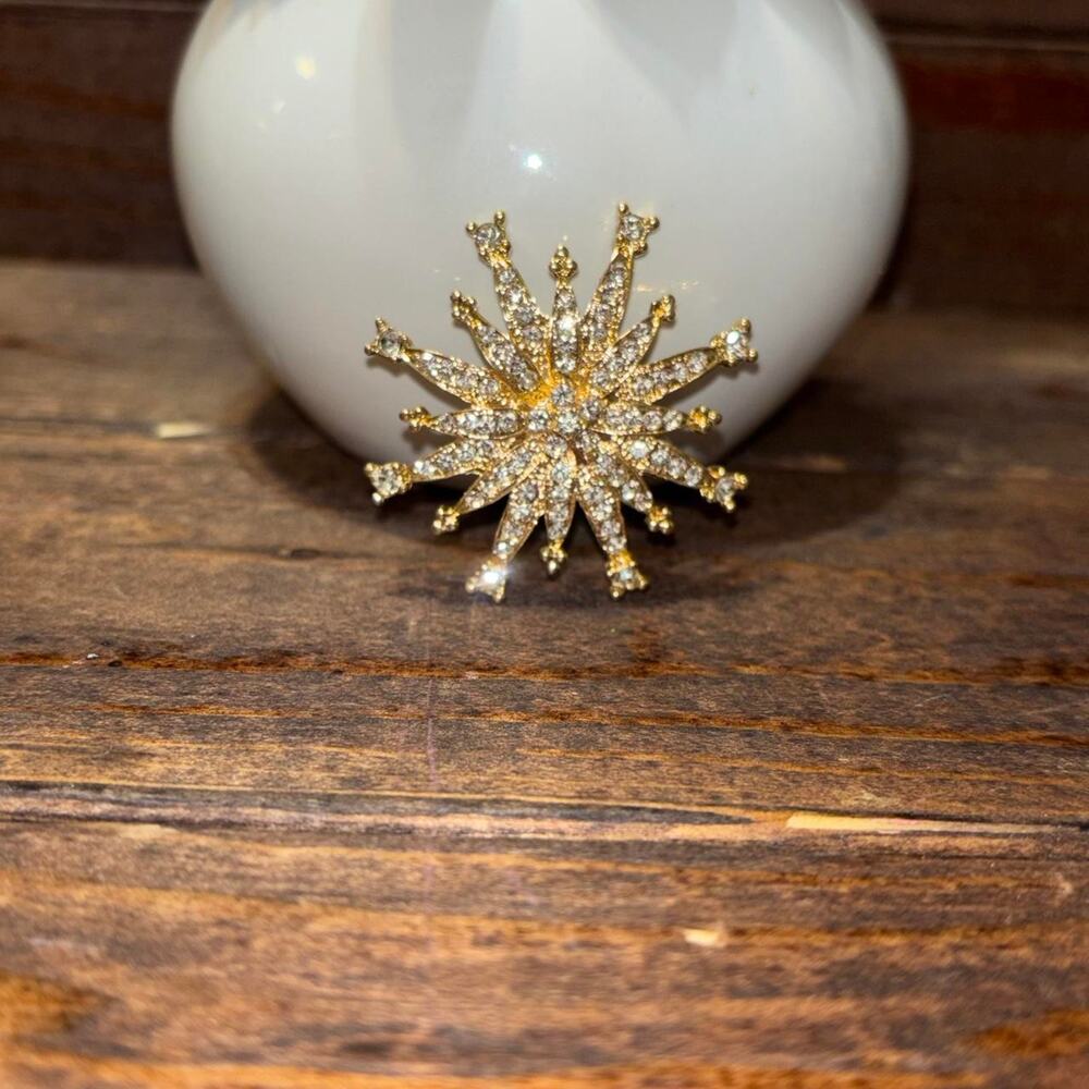 New Gold starburst brooch starburst